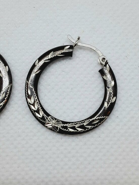 NEW sterling silver carved hoops with hinged hoop wire clasp. - Picture 6 of 9